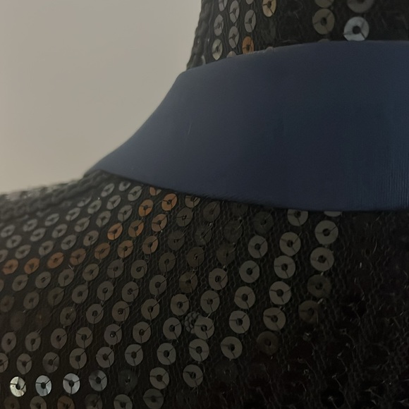 Lace gown - Picture 7 of 9